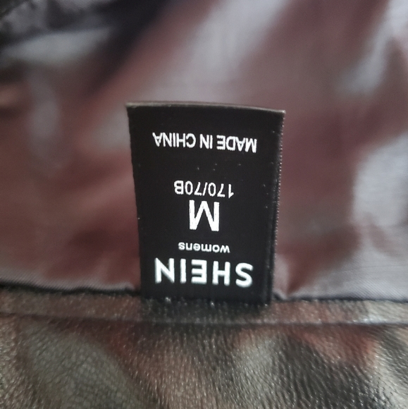 Shein faux leather skirt with slit - Picture 2 of 4